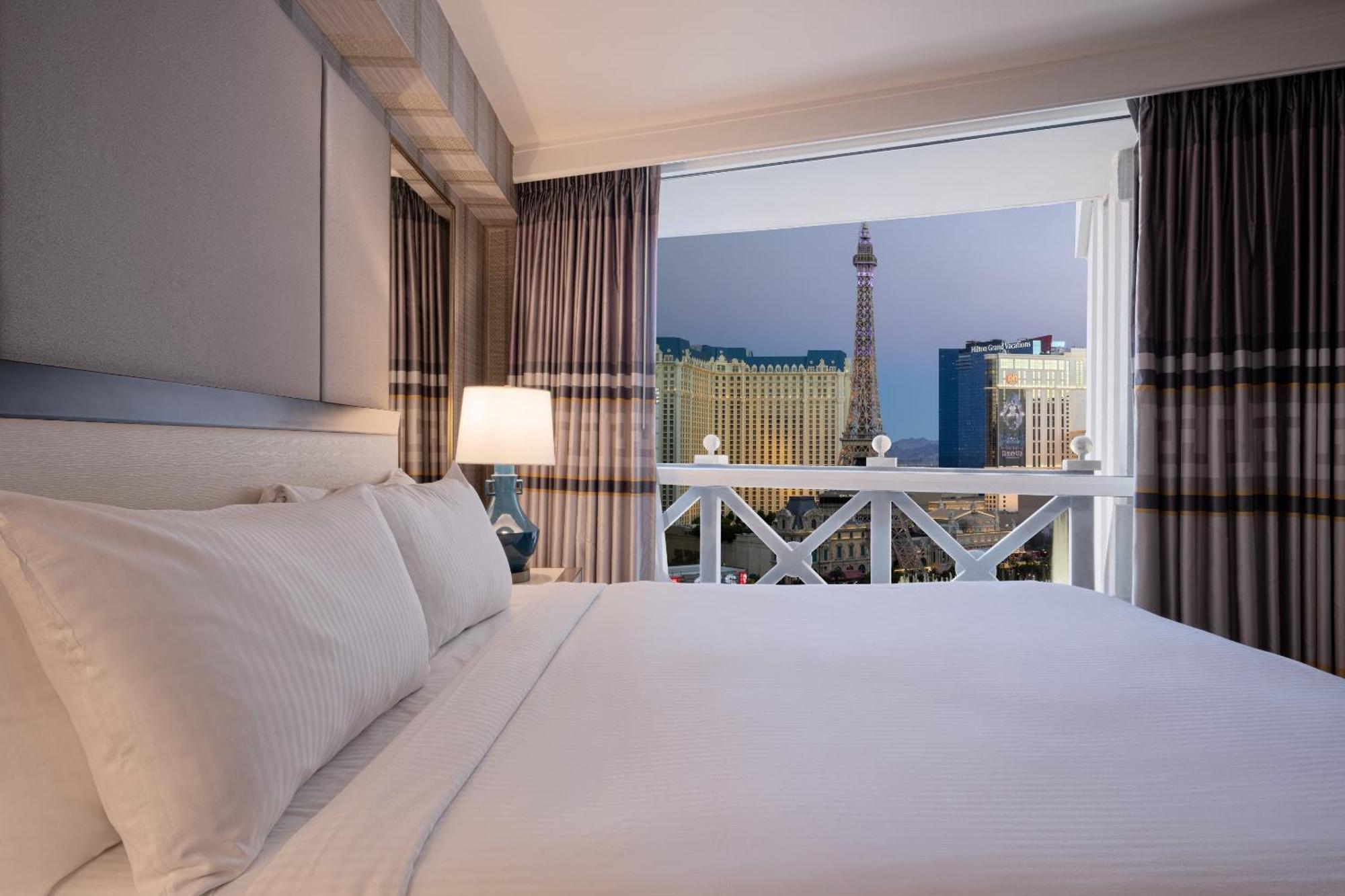 Caesars Palace Hotel & Casino Las Vegas Exterior foto A view of the Eiffel Tower from a room at the Ritz Paris