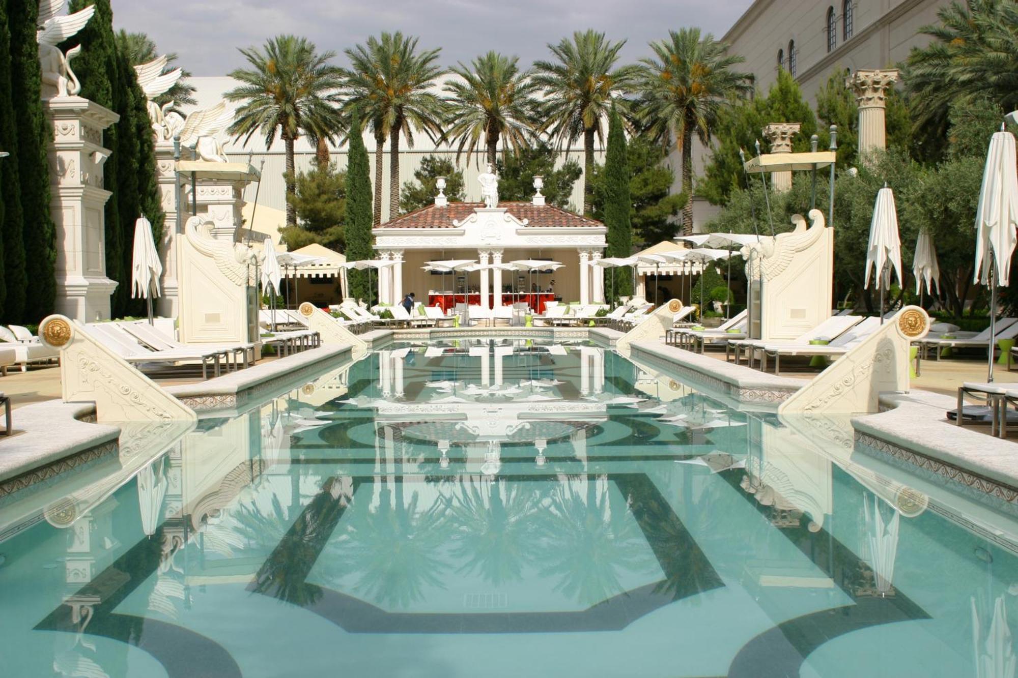 Caesars Palace Hotel & Casino Las Vegas Exterior foto The pool at Bellagio
